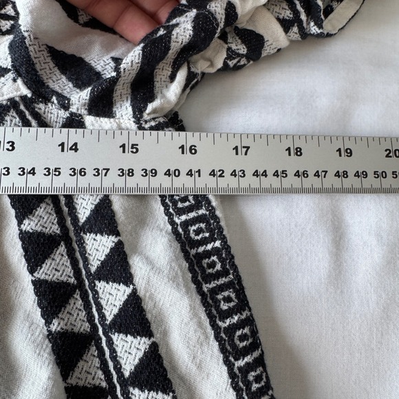 Old Navy Jacquard Black White Geometric Print Peasant Blouse XS Aztec V-Neck - Picture 8 of 11